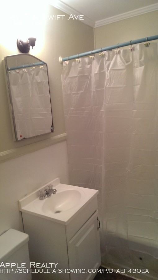 407 Swift Ave - Photo 2 of 10