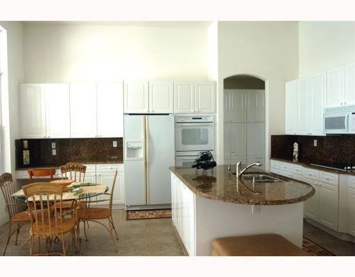 8212 Lakeview Dr - Photo 2 of 6