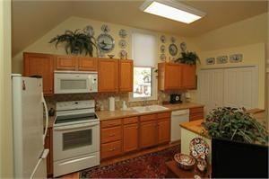 215 Elm St - Photo 3 of 4