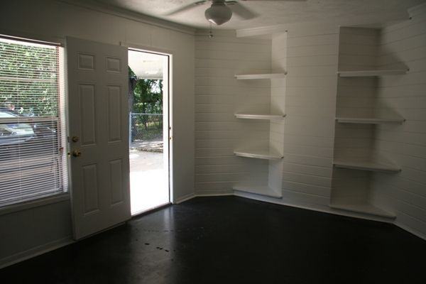 701 Banks St - Photo 2 of 18