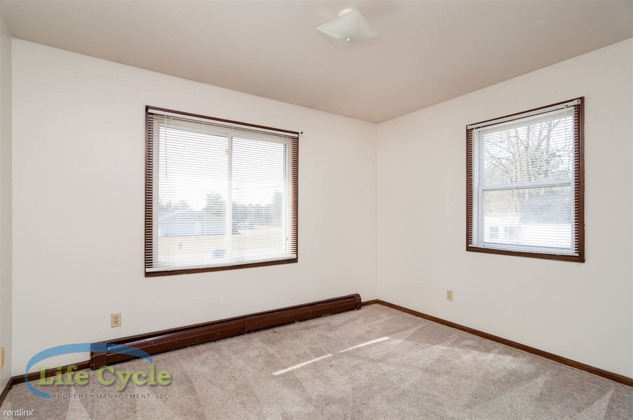 369 Pear St NE #3 - Photo 2 of 6