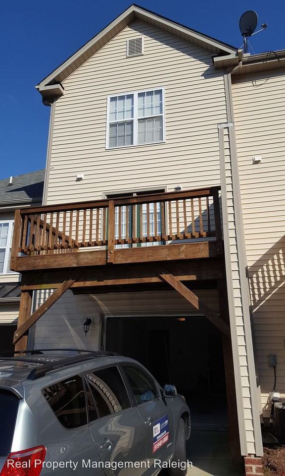 9905 Grettle Ct - Photo 2 of 10