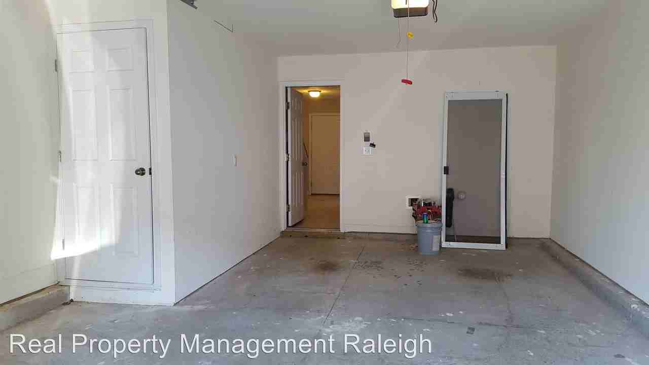 9905 Grettle Ct - Photo 3 of 10