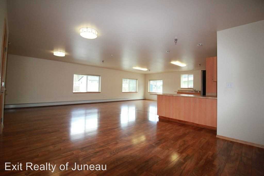 1820 Anka St - Photo 2 of 15
