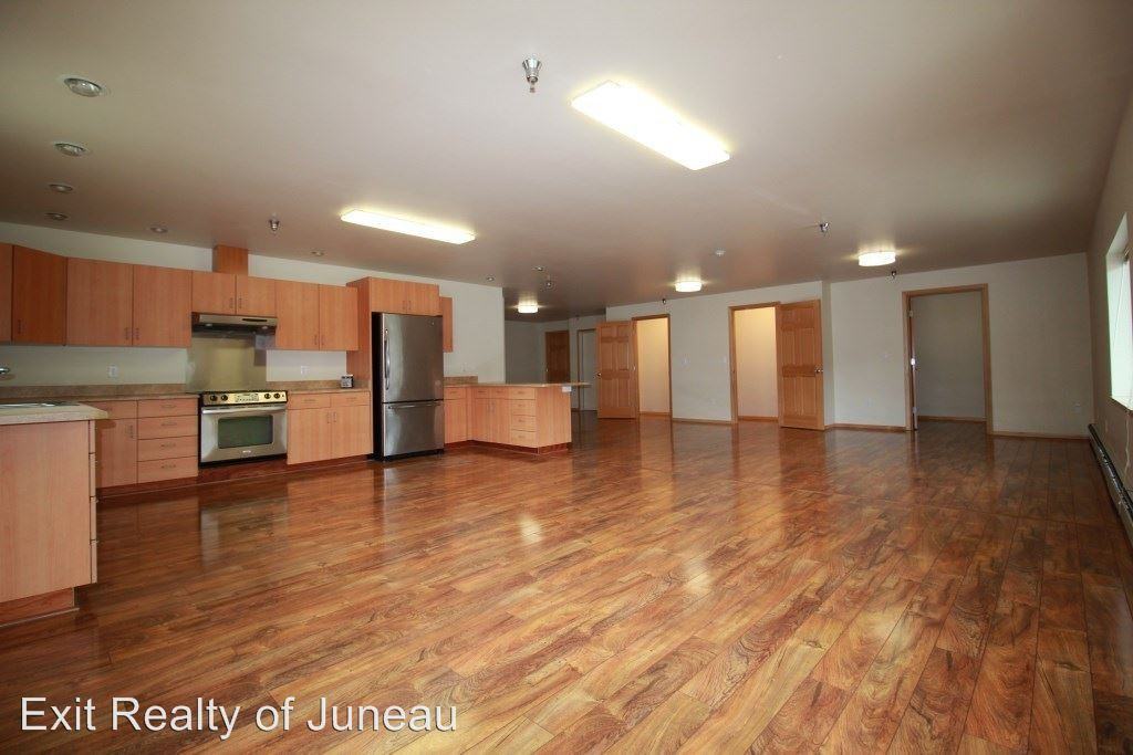 1820 Anka St - Photo 3 of 15