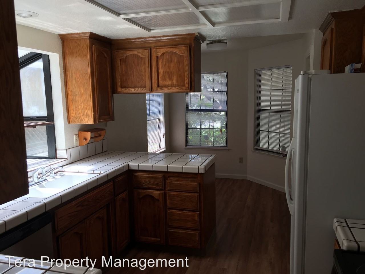 1870 Wembley Ct - Photo 3 of 7