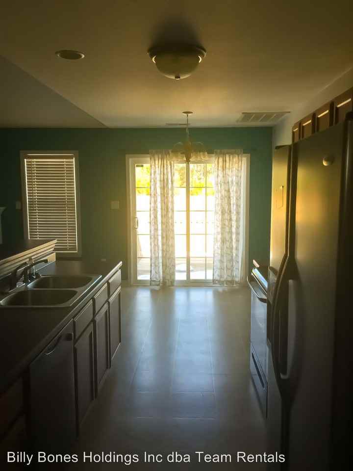 102 Michelle Ward Ln - Photo 3 of 10