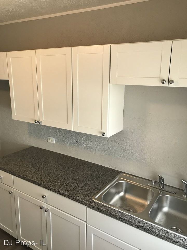 4315 11th St - Photo 3 of 8