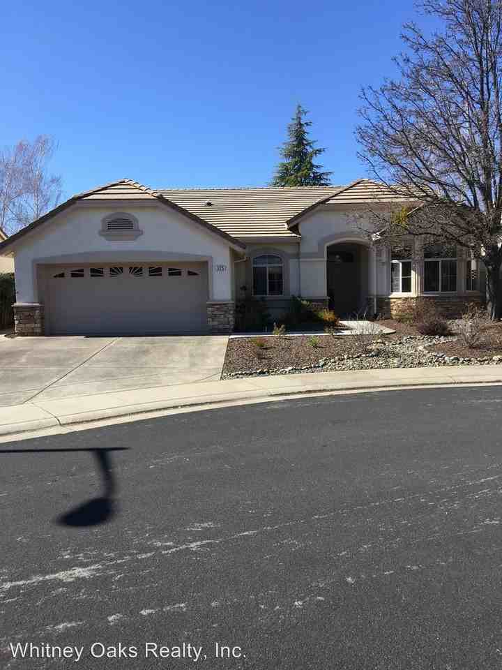 325 Savannah Ct - Photo 2 of 16