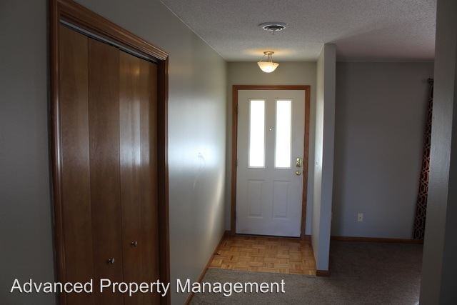 504 Clydesdale Dr - Photo 2 of 31