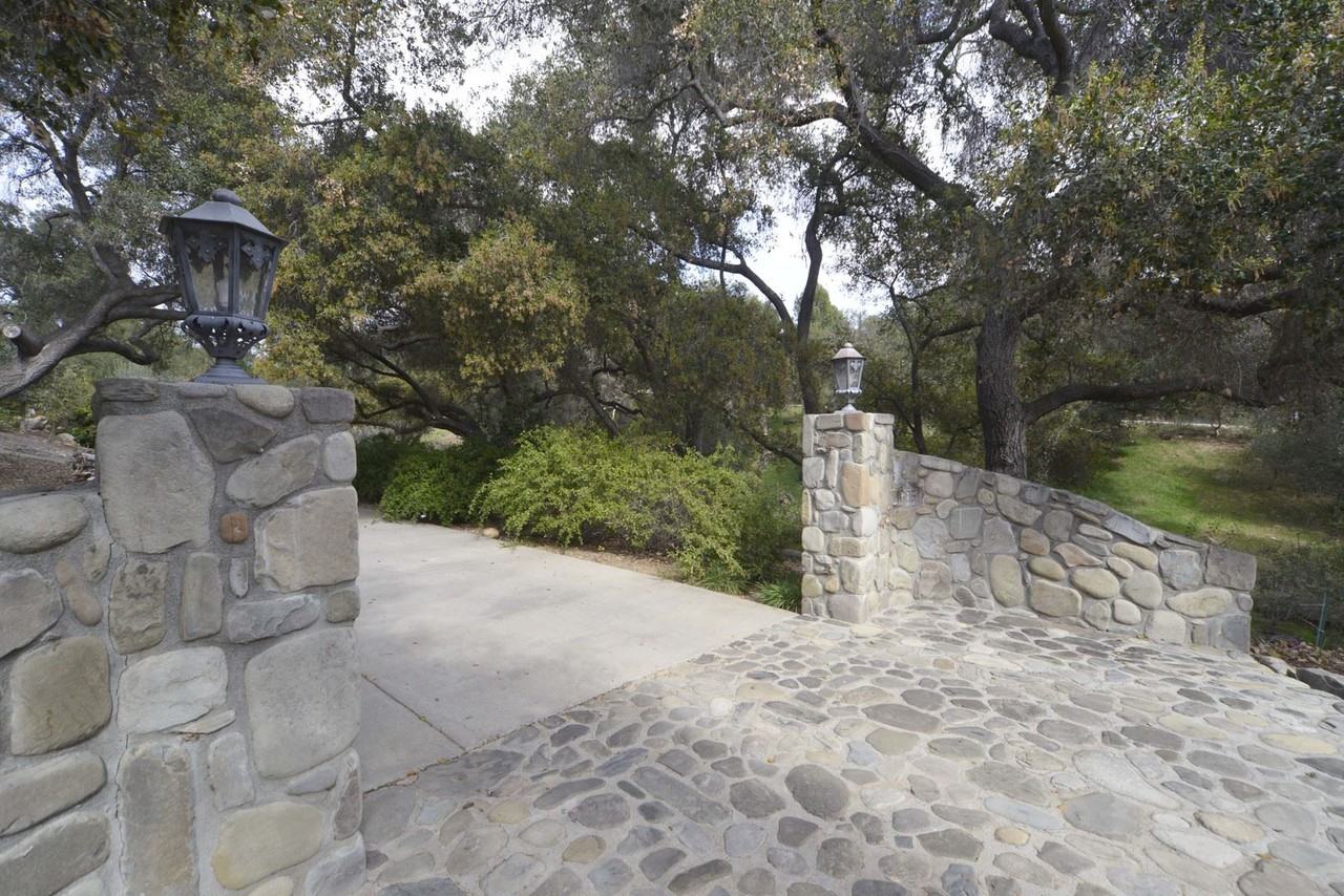 10951 Encino Dr - Photo 2 of 50