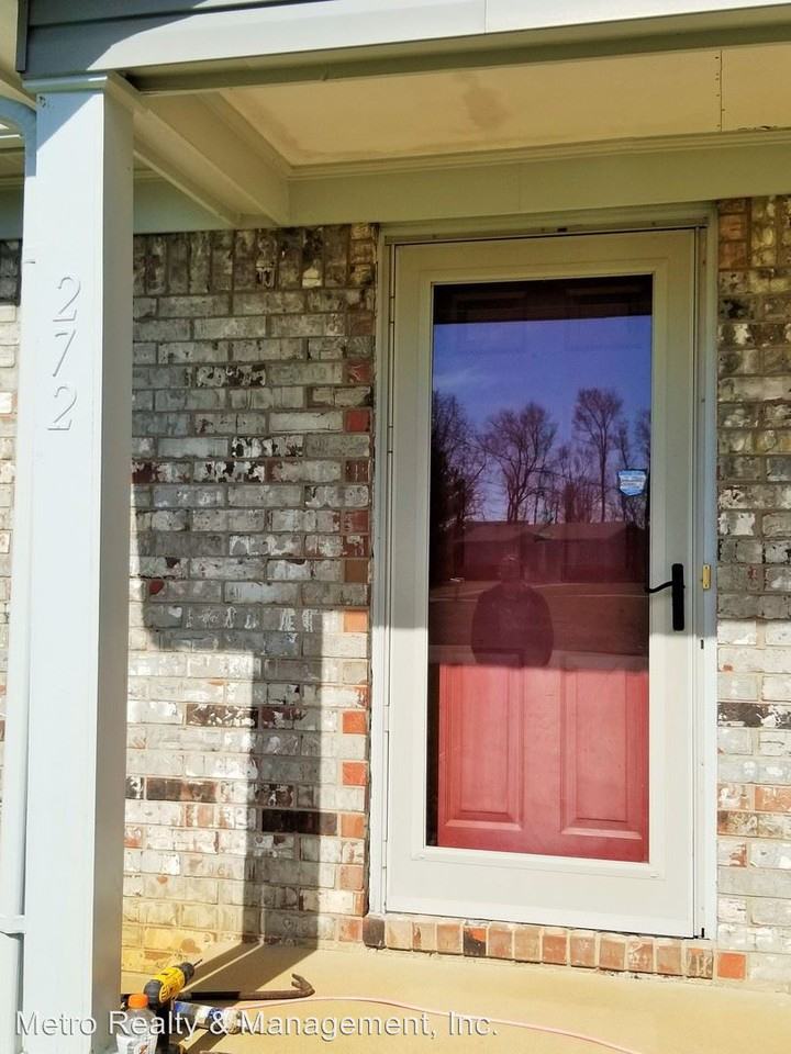 272 Joy Ave - Photo 3 of 39