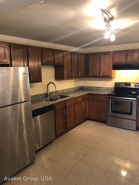 7032 Fontainebleau Crescent - Photo 2 of 11