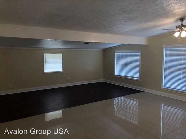 7032 Fontainebleau Crescent - Photo 3 of 11