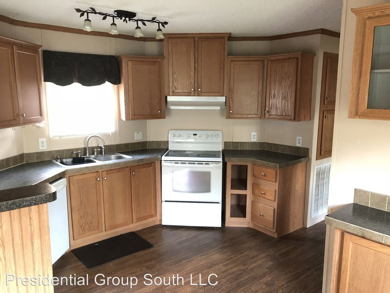 1341 Elizabeth St - Photo 3 of 11