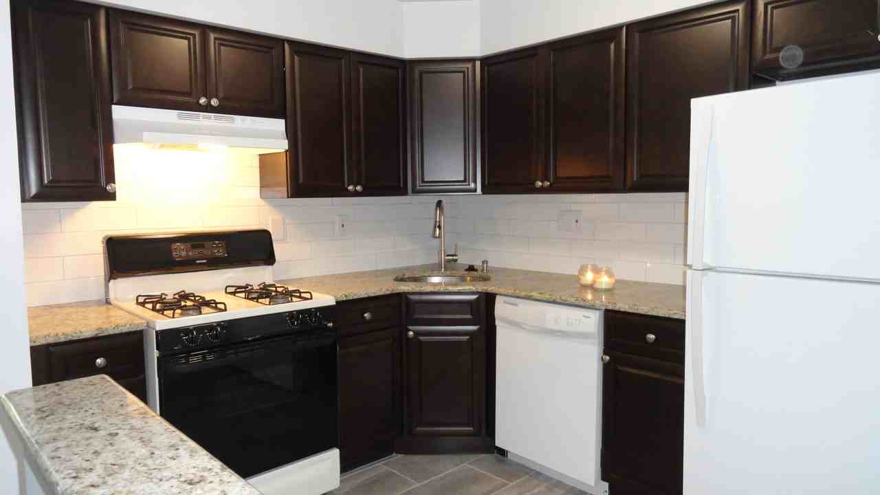 2828 Brighton Place - Photo 2 of 10