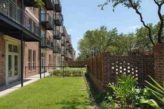 4723 Fabulous Inner Loop Location - Photo 2 of 9