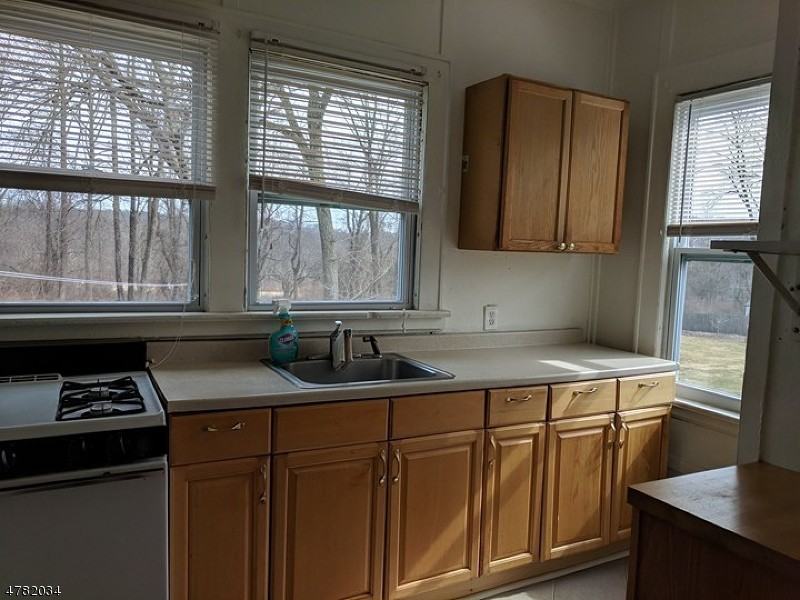 189 Morris Turnpike - Photo 2 of 14