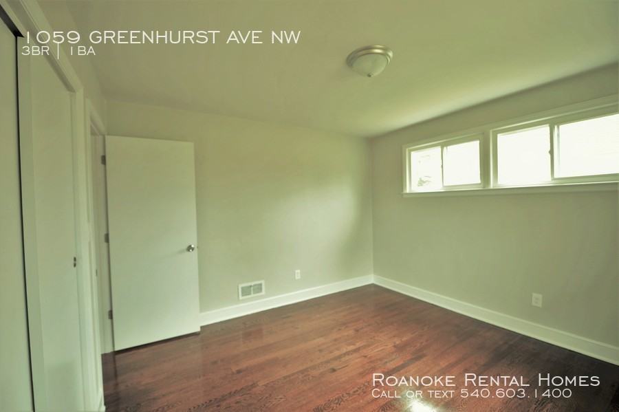 1059 Greenhurst Ave NW - Photo 3 of 10