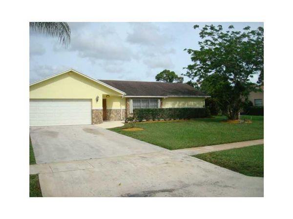 3441 Baltusrol Ln - Photo 2 of 6