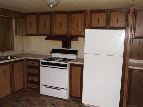 327 W Main St - Photo 2 of 5