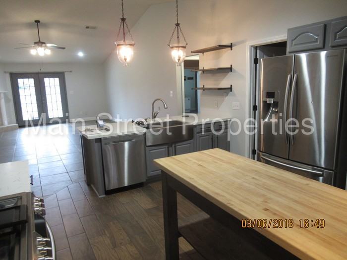 3029 Classic Dr - Photo 3 of 9