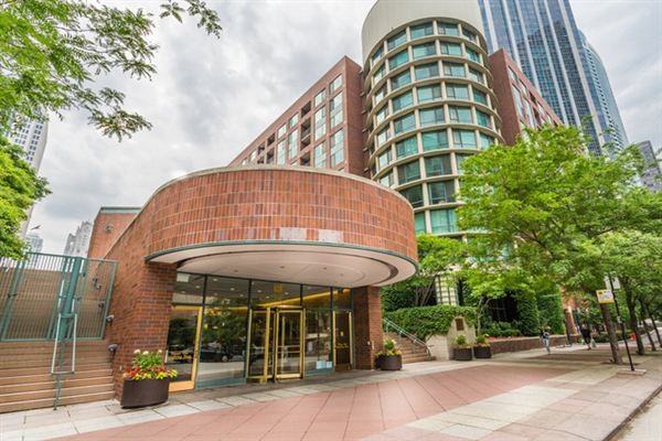 440 N McClurg Ct - Photo 2 of 11