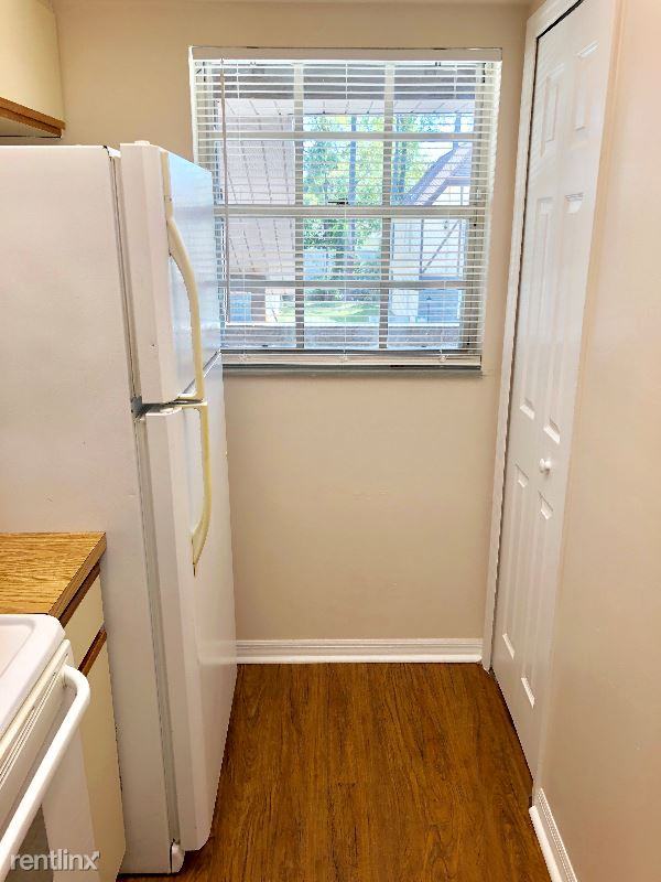 3057 Sir Hamilton Cir #8 - Photo 3 of 6