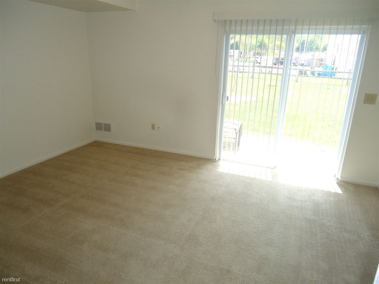 708 Hemlock Square - Photo 2 of 12