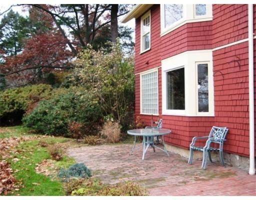 56 Colbourne Crescent #0 - Photo 2 of 8