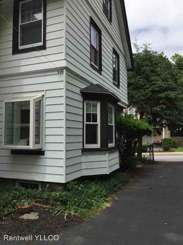 109 Petrie Ave - Photo 3 of 19