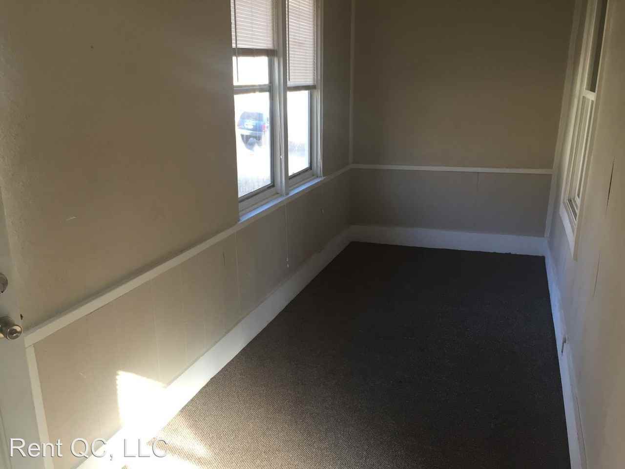 823 42nd St - Photo 3 of 26