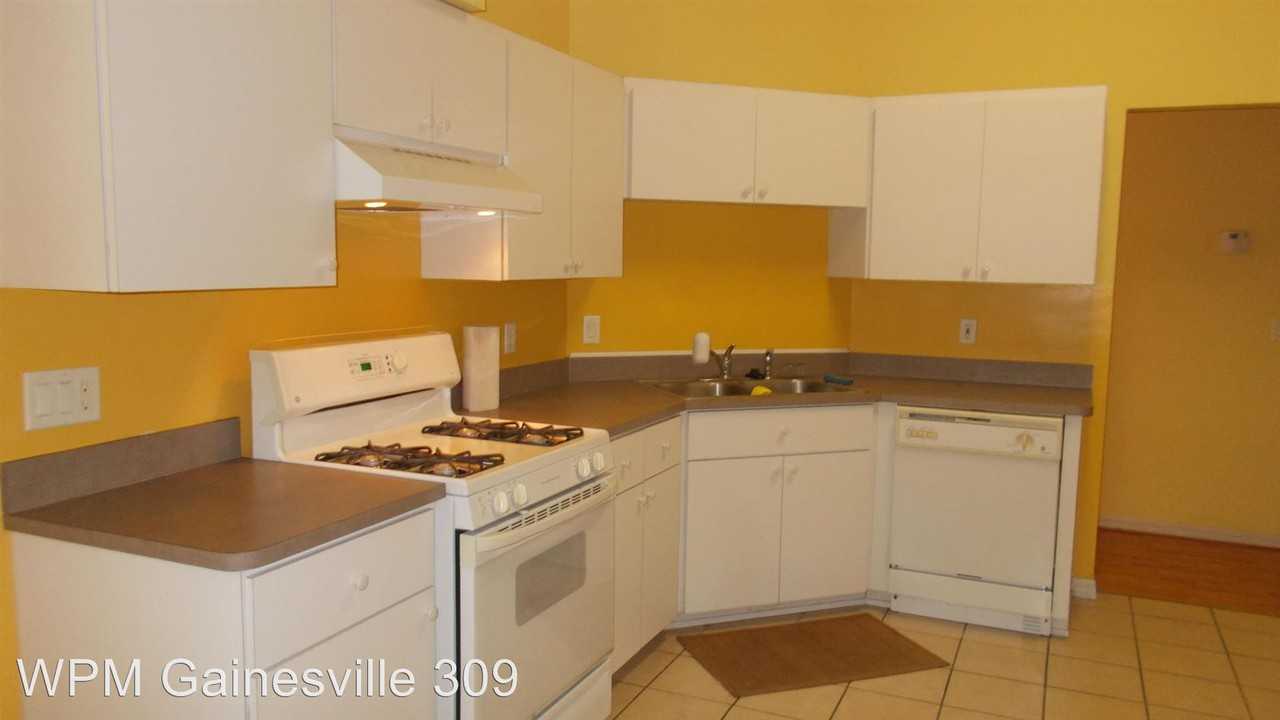 4366 NW 36th St - Photo 3 of 9