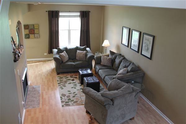 548 Gunnison Ct - Photo 3 of 10