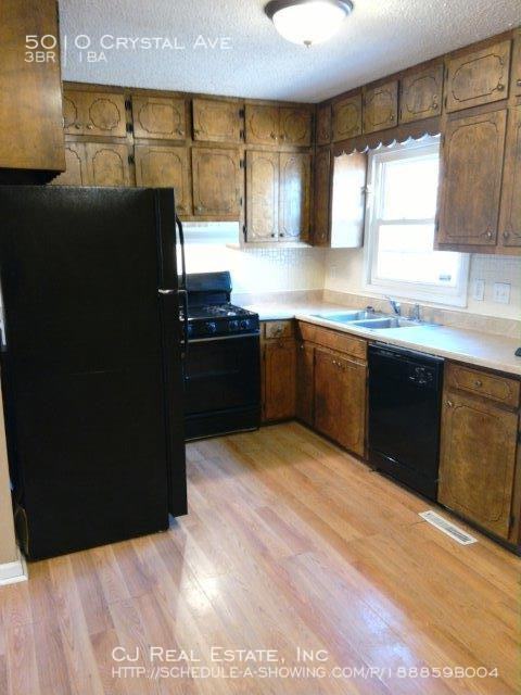 5010 N Crystal Ave - Photo 3 of 7