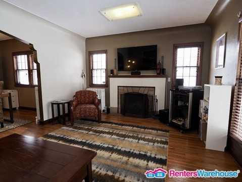 4200 Queen Ave N - Photo 2 of 16