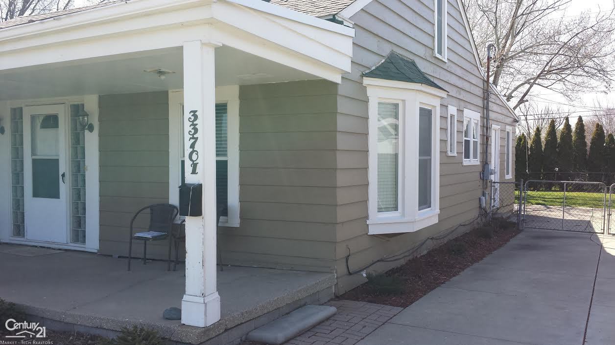 33701 Garfield Rd - Photo 2 of 13