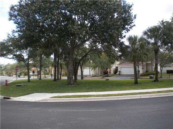 1421 PRESIDIO DR - Photo 3 of 3