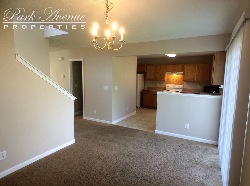 1146 Stonehenge Ln - Photo 3 of 13