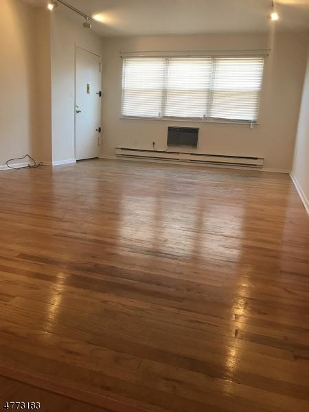 484 Bloomfield Ave - Photo 2 of 10