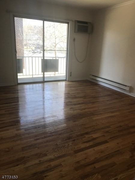 484 Bloomfield Ave - Photo 3 of 10