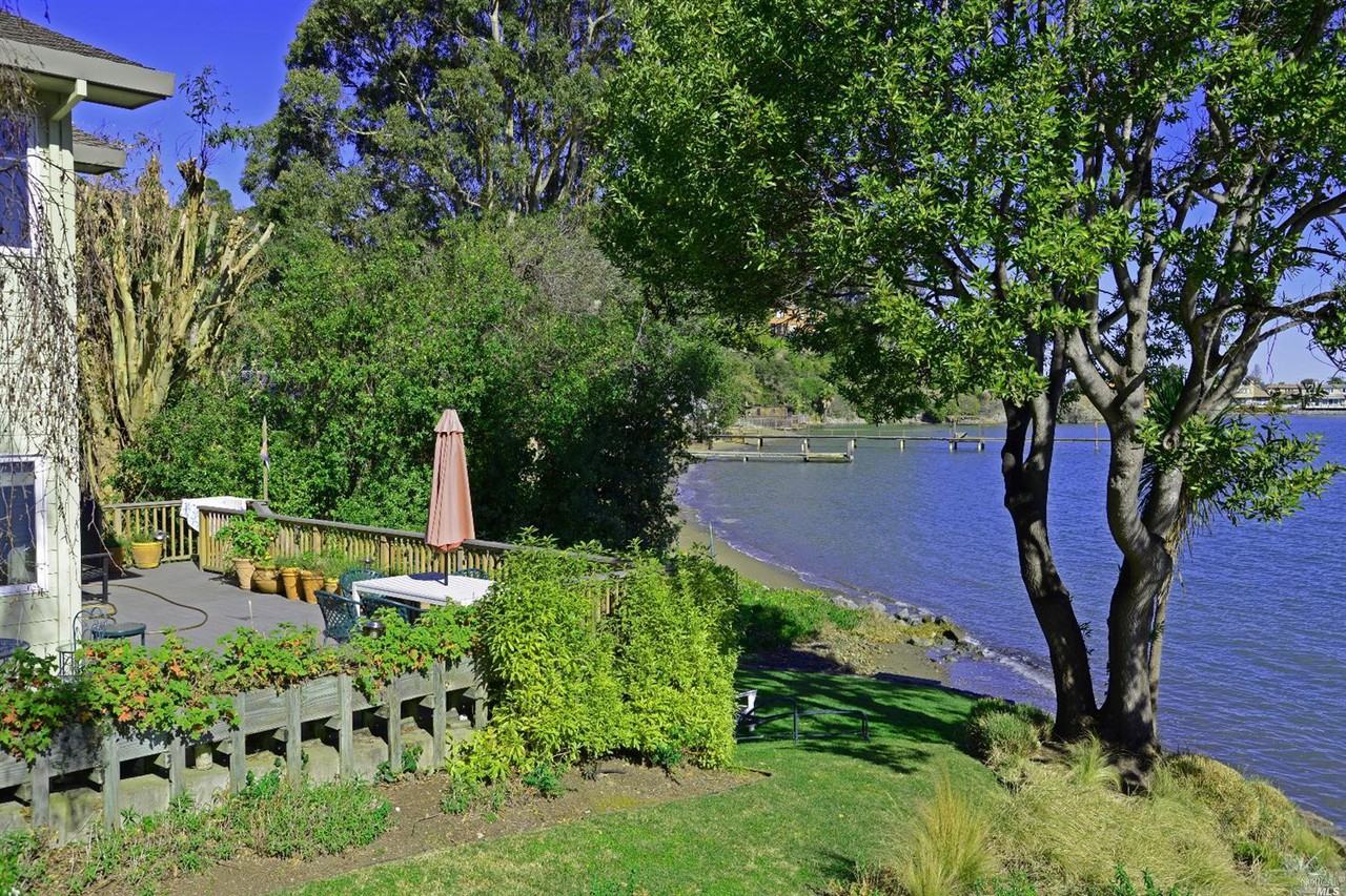 20 1/2 Old Landing Rd - Photo 2 of 17