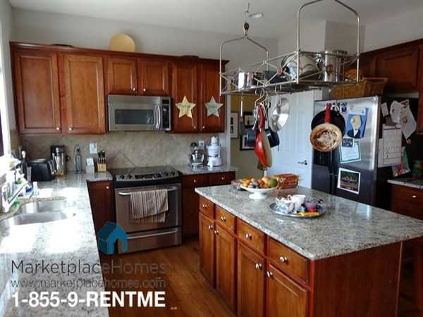 230 Glenwood Dr - Photo 3 of 13