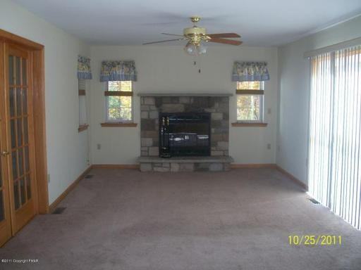 281 Scenic Dr - Photo 2 of 7