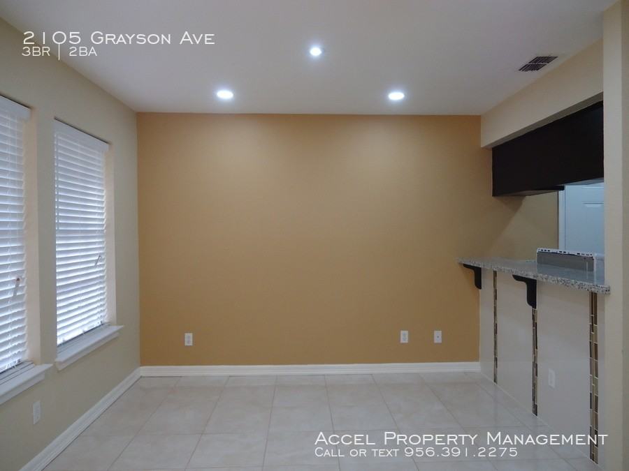 2105 Grayson Ave - Photo 3 of 11