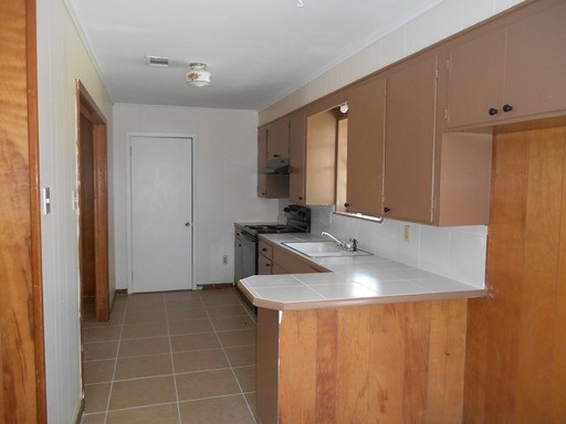 118 Monroe St - Photo 3 of 5