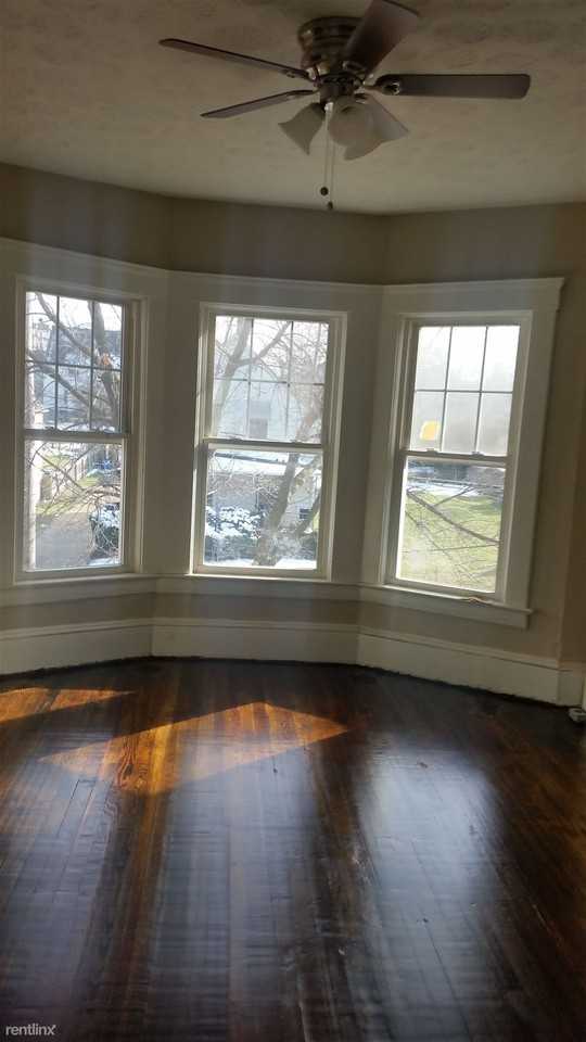 3908 Woburn Ave - Photo 3 of 10