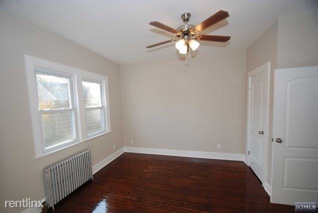 78 Melrose Ave - Photo 3 of 30