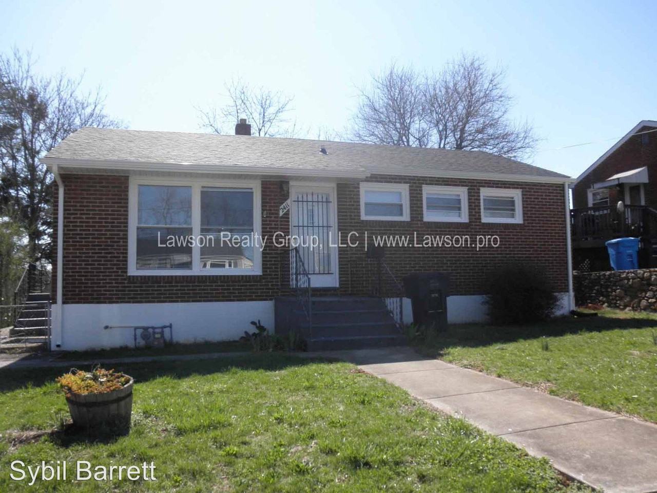 2411 Durham St NW - Photo 3 of 20