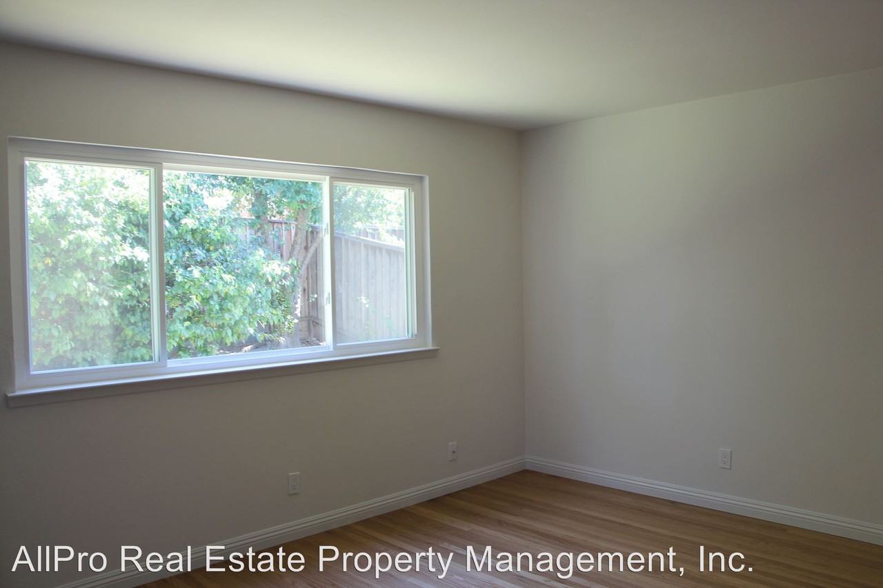 2074 Lockwood Ave - Photo 3 of 6